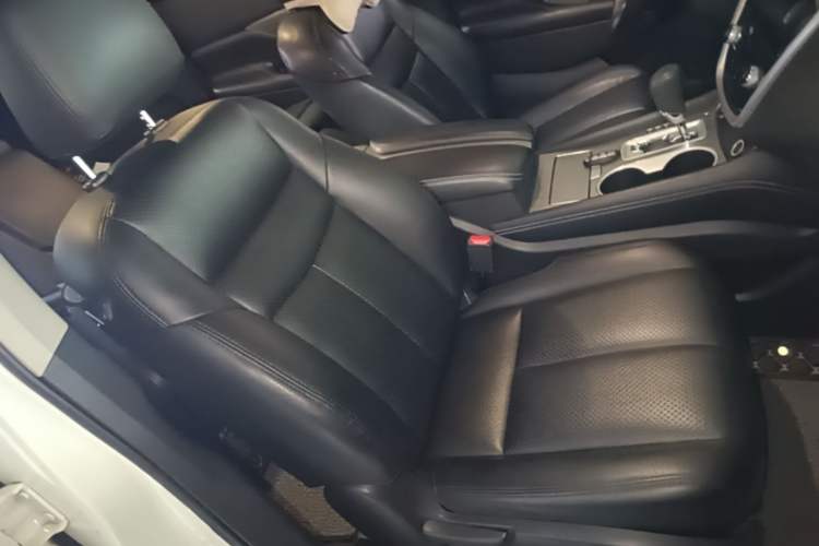 Used Nissan Murano 2017 2.5L XE Two-Wheel Drive Elite Edition Right Front Seat