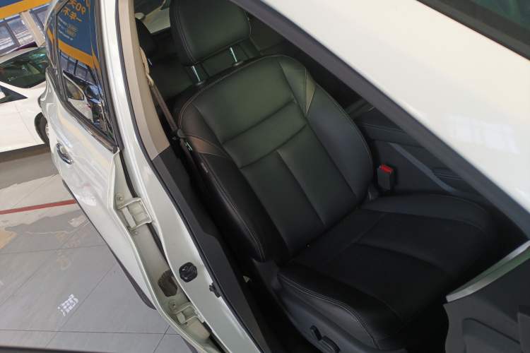 Used Nissan Murano 2017 2.5L XL Two-Wheel Drive Smart Edition Right Front Seat