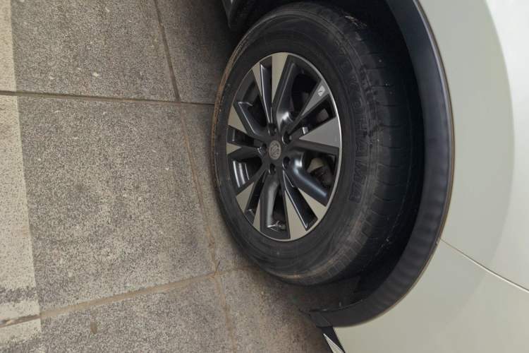 Used Nissan Murano 2017 2.5L XL Two-Wheel Drive Smart Edition Right Front Wheel Hub