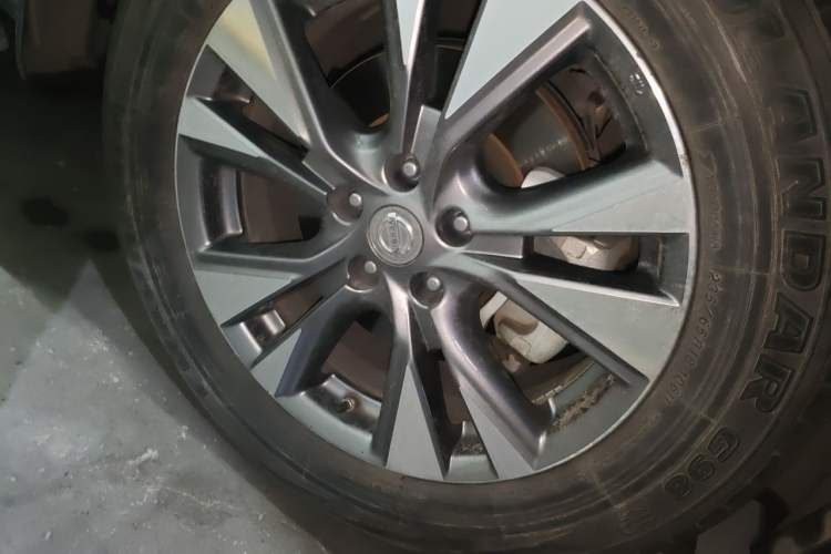 Used Nissan Murano 2017 2.5L XL Two-Wheel Drive Smart Edition Right Front Wheel Hub