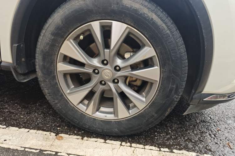 Used Nissan Murano 2017 2.5L XL Two-Wheel Drive Smart Edition Right Front Wheel Hub