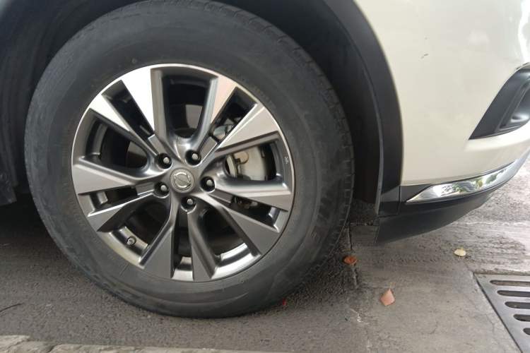 Used Nissan Murano 2017 2.5L XL Two-Wheel Drive Smart Edition Right Front Wheel Hub