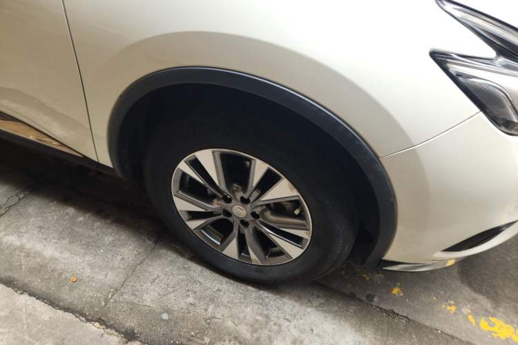 Used Nissan Murano 2017 2.5L XE Two-Wheel Drive Elite Edition Right Front Wheel Hub