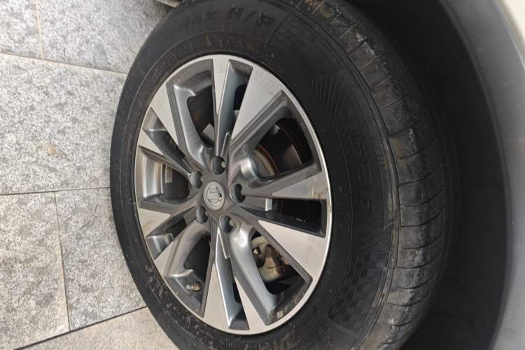 Used Nissan Murano 2017 2.5L XL Two-Wheel Drive Smart Edition Right Front Wheel Hub