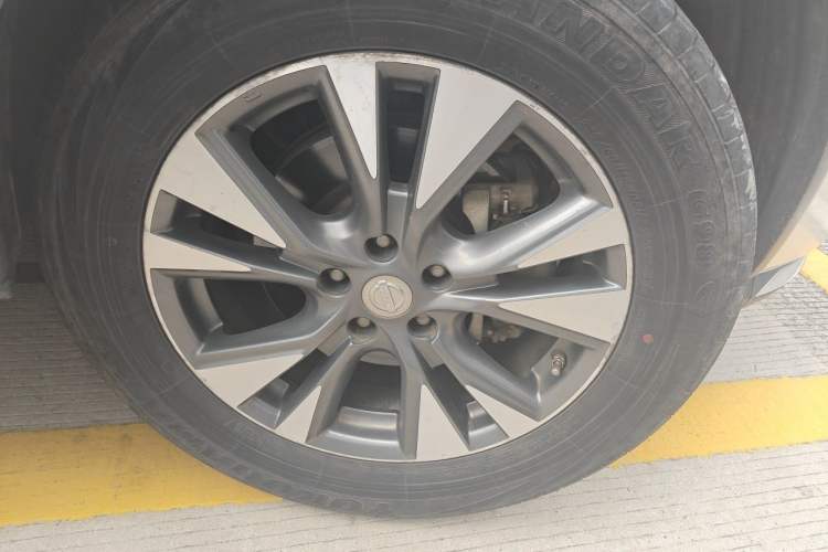 Used Nissan Murano 2017 2.5L XL Two-Wheel Drive Smart Edition Right Front Wheel Hub