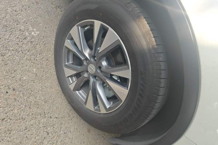 Used Nissan Murano 2017 2.5L XL Two-Wheel Drive Smart Edition Right Front Wheel Hub