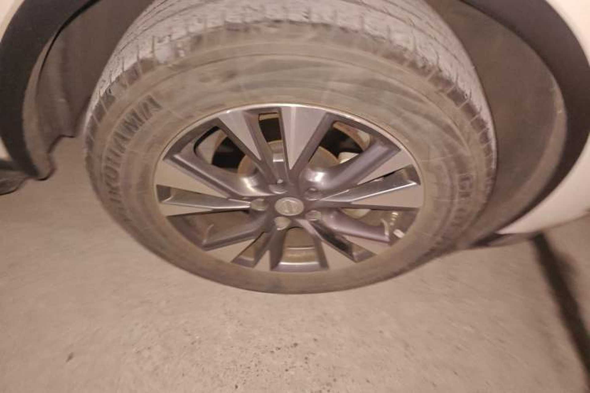 Used Nissan Murano 2017 2.5L XL Two-Wheel Drive Smart Edition Right Front Wheel Hub