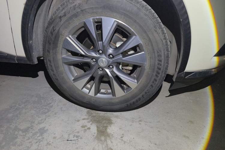 Used Nissan Murano 2017 2.5L XL Two-Wheel Drive Smart Edition Right Front Wheel Hub