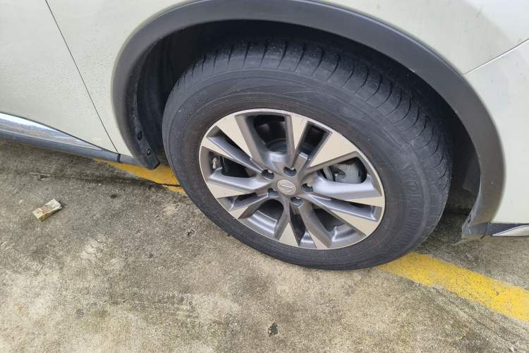 Used Nissan Murano 2017 2.5L XL Two-Wheel Drive Smart Edition Right Front Wheel Hub