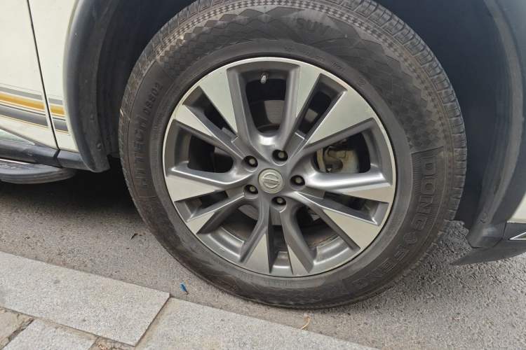 Used Nissan Murano 2017 2.5L XL Two-Wheel Drive Smart Edition Right Front Wheel Hub