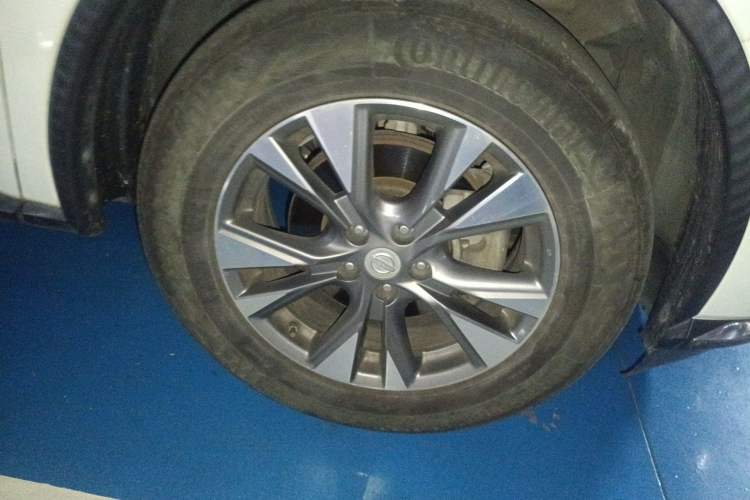 Used Nissan Murano 2017 2.5L XL Two-Wheel Drive Smart Edition Right Front Wheel Hub