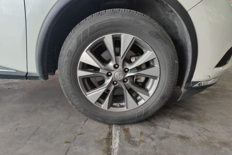 Used Nissan Murano 2017 2.5L XL Two-Wheel Drive Smart Edition Right Front Wheel Hub