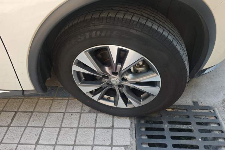 Used Nissan Murano 2017 2.5L XL Two-Wheel Drive Smart Edition Right Front Wheel Hub