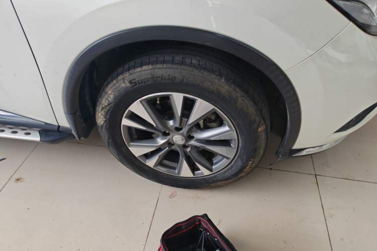 Used Nissan Murano 2017 2.5L XL Two-Wheel Drive Smart Edition Right Front Wheel Hub