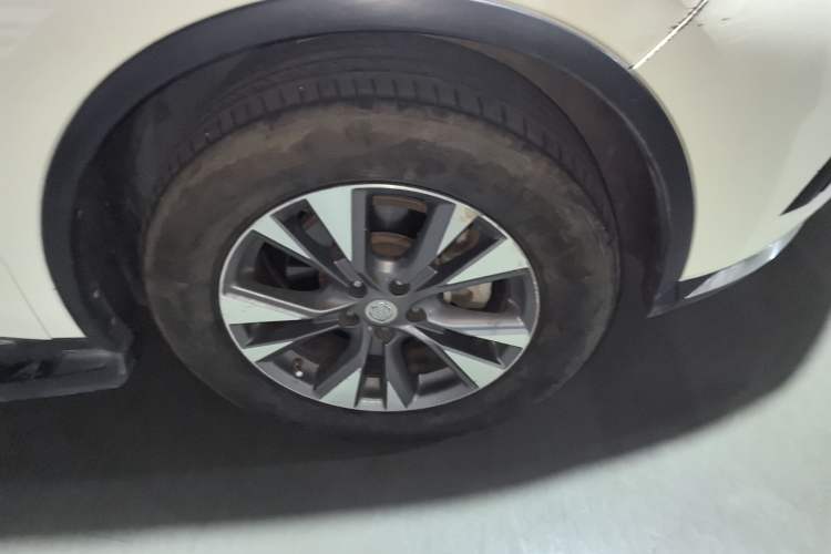 Used Nissan Murano 2017 2.5L XE Two-Wheel Drive Elite Edition Right Front Wheel Hub
