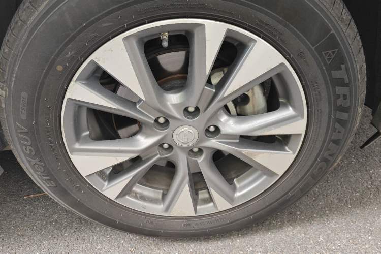 Used Nissan Murano 2017 2.5L XL Two-Wheel Drive Smart Edition Right Front Wheel Hub
