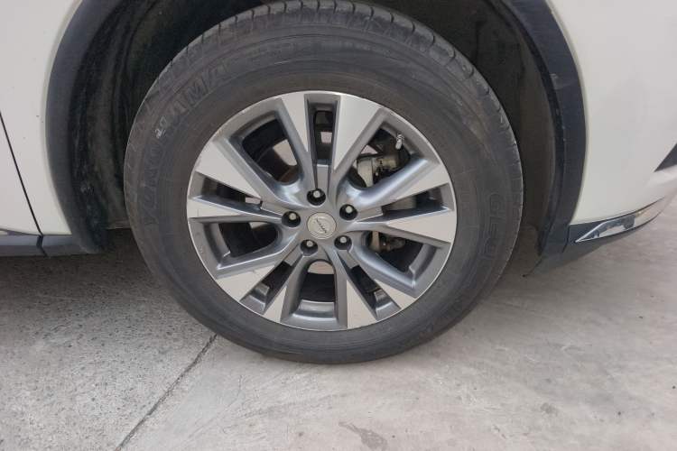 Used Nissan Murano 2017 2.5L XL Two-Wheel Drive Smart Edition Right Front Wheel Hub