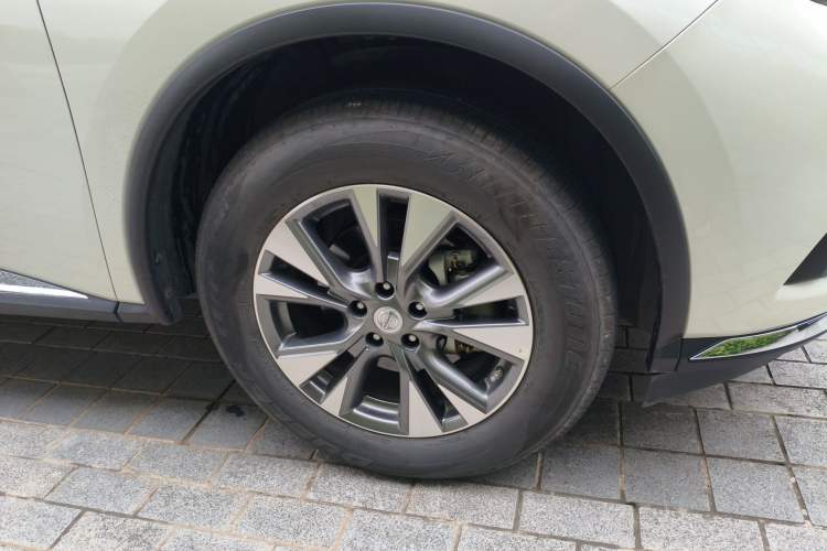 Used Nissan Murano 2017 2.5L XE Two-Wheel Drive Elite Edition Right Front Wheel Hub
