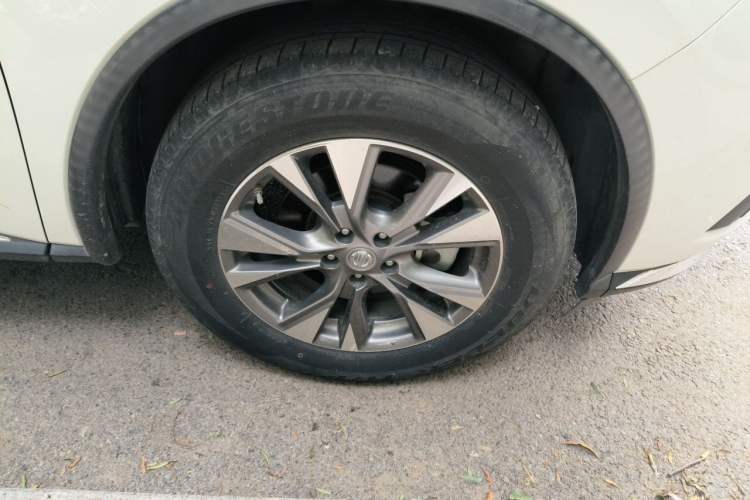 Used Nissan Murano 2017 2.5L XL Two-Wheel Drive Smart Edition Right Front Wheel Hub