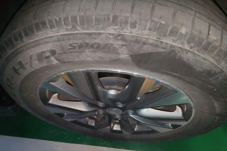 Used Nissan Murano 2017 2.5L XE Two-Wheel Drive Elite Edition Right Front Wheel Hub