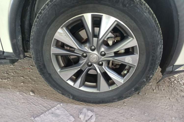 Used Nissan Murano 2017 2.5L XE Two-Wheel Drive Elite Edition Right Front Wheel Hub