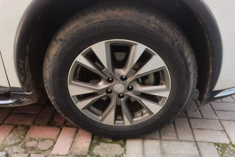 Used Nissan Murano 2017 2.5L XL Two-Wheel Drive Smart Edition Right Front Wheel Hub