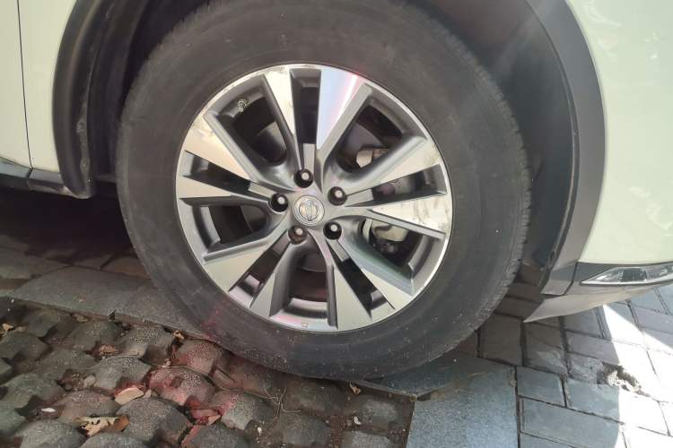 Used Nissan Murano 2017 2.5L XL Two-Wheel Drive Smart Edition Right Front Wheel Hub