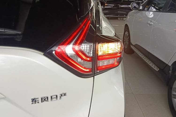 Used Nissan Murano 2017 2.5L XE Two-Wheel Drive Elite Edition Right Rear Taillight