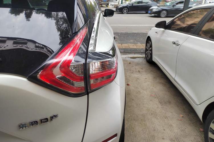 Used Nissan Murano 2017 2.5L XL Two-Wheel Drive Smart Edition Right Rear Taillight