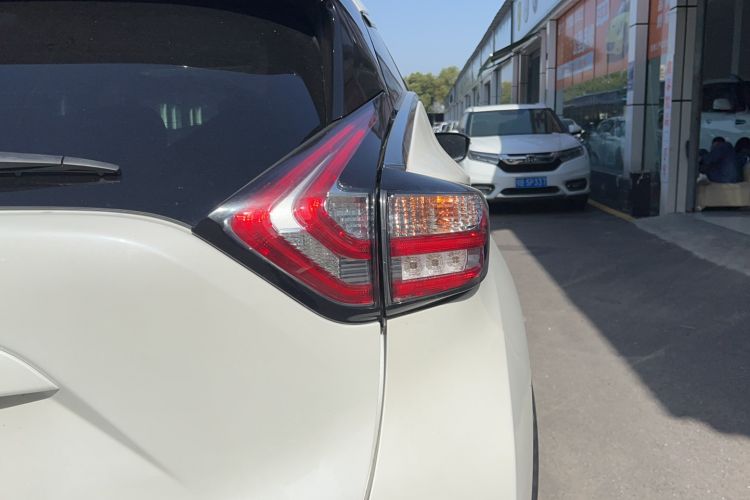 Used Nissan Murano 2017 2.5L XL Two-Wheel Drive Smart Edition Right Rear Taillight