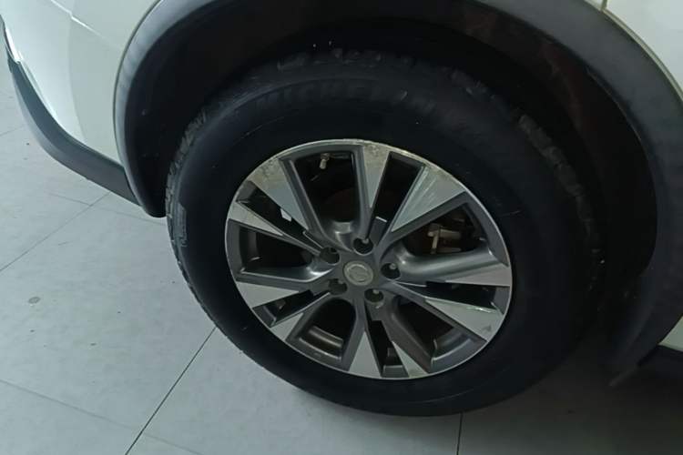Used Nissan Murano 2017 2.5L XE Two-Wheel Drive Elite Edition Right Rear Wheel Hub