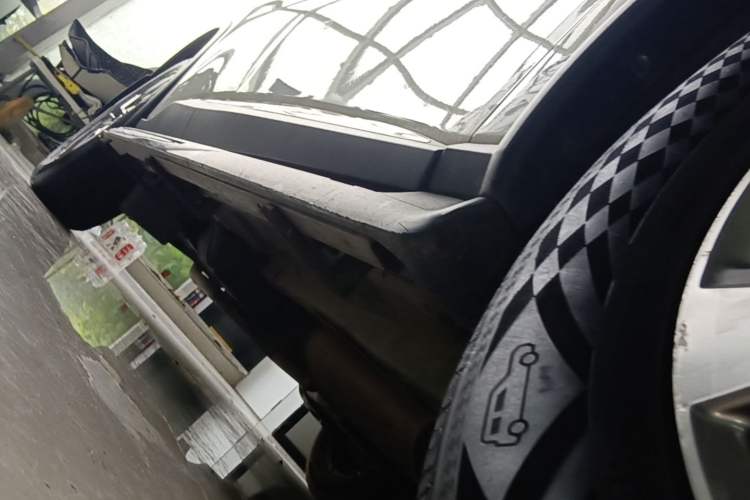 Used Nissan Murano 2017 2.5L XE Two-Wheel Drive Elite Edition Right Side Sill