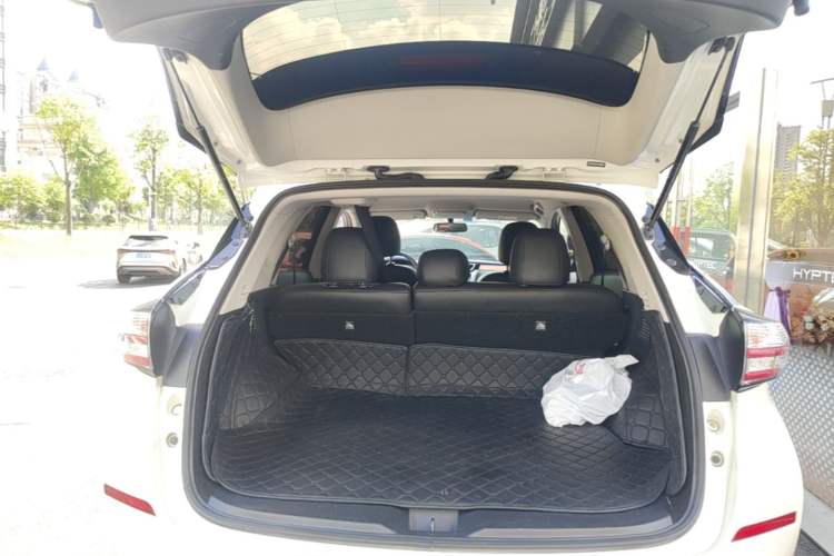 Used Nissan Murano 2017 2.5L XE Two-Wheel Drive Elite Edition Trunk