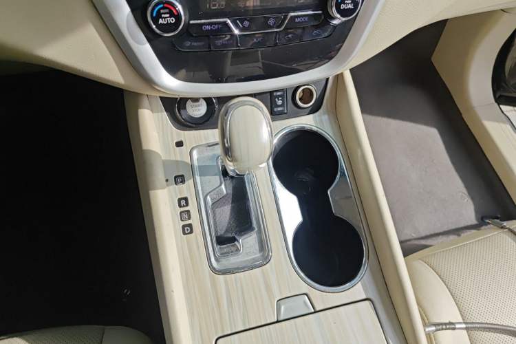 Used Nissan Murano 2017 2.5L XL Two-Wheel Drive Smart Edition Gear Lever