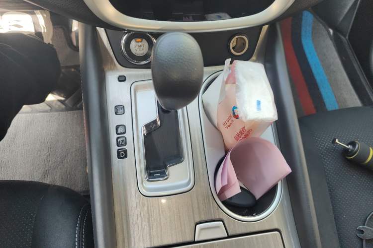 Used Nissan Murano 2017 2.5L XE Two-Wheel Drive Elite Edition Gear Lever