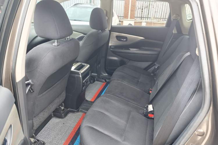 Used Nissan Murano 2017 2.5L XE Two-Wheel Drive Elite Edition Interior 3