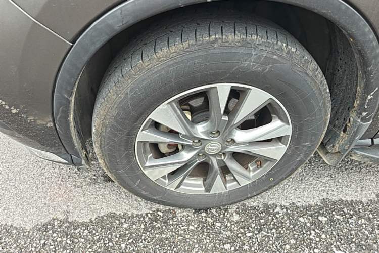 Used Nissan Murano 2017 2.5L XE Two-Wheel Drive Elite Edition Left Front Wheel Hub