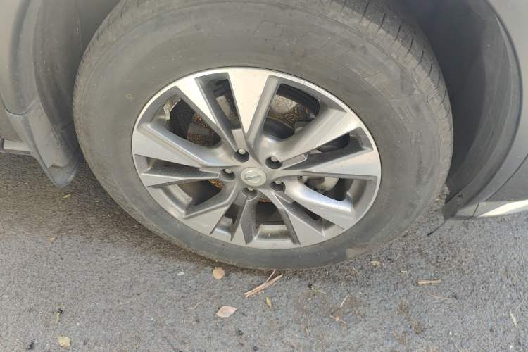 Used Nissan Murano 2017 2.5L XE Two-Wheel Drive Elite Edition Right Front Wheel Hub