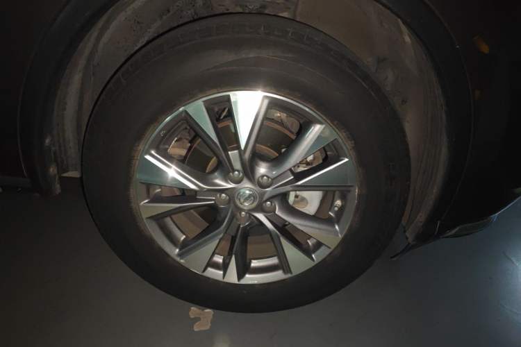 Used Nissan Murano 2017 2.5L XL Two-Wheel Drive Smart Edition Right Front Wheel Hub