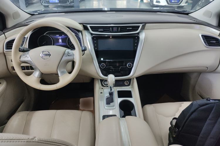 Used Nissan Murano 2019 2.5L XL Two-Wheel Drive Smart Connect Luxury Edition China VI Standard Center Console