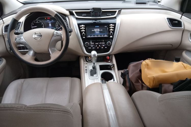 Used Nissan Murano 2019 2.5L XE Two-Wheel Drive Elite Version China VI Standard Center Console