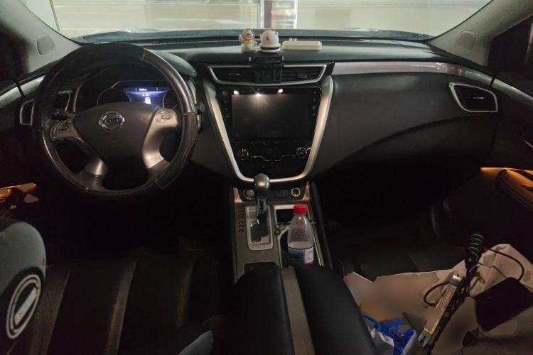 Used Nissan Murano 2019 2.5L XL Two-Wheel Drive Smart Connect Luxury Edition China VI Standard Center Console