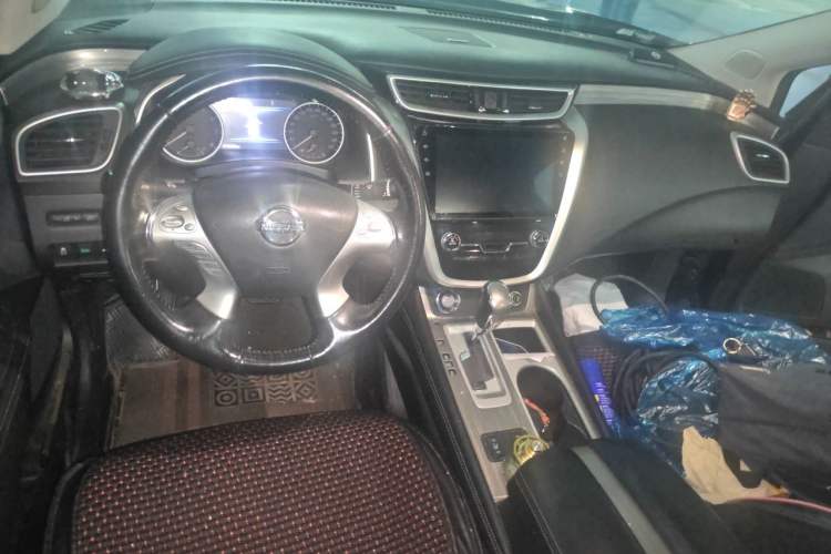 Used Nissan Murano 2019 2.5L XL Two-Wheel Drive Smart Connect Luxury Edition China VI Standard Center Console