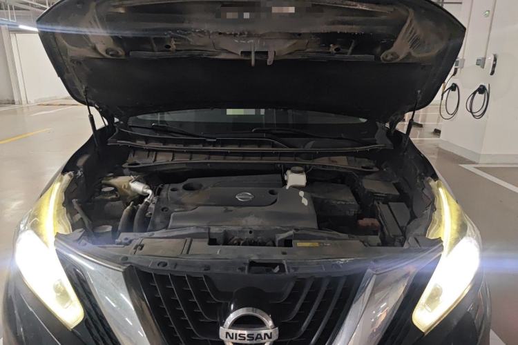Used Nissan Murano 2019 2.5L XL Two-Wheel Drive Smart Connect Luxury Edition China VI Standard Engine Bay