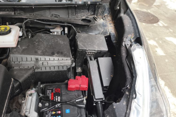 Used Nissan Murano 2019 2.5L XL Two-Wheel Drive Smart Connect Luxury Edition China VI Standard Engine Bay Left