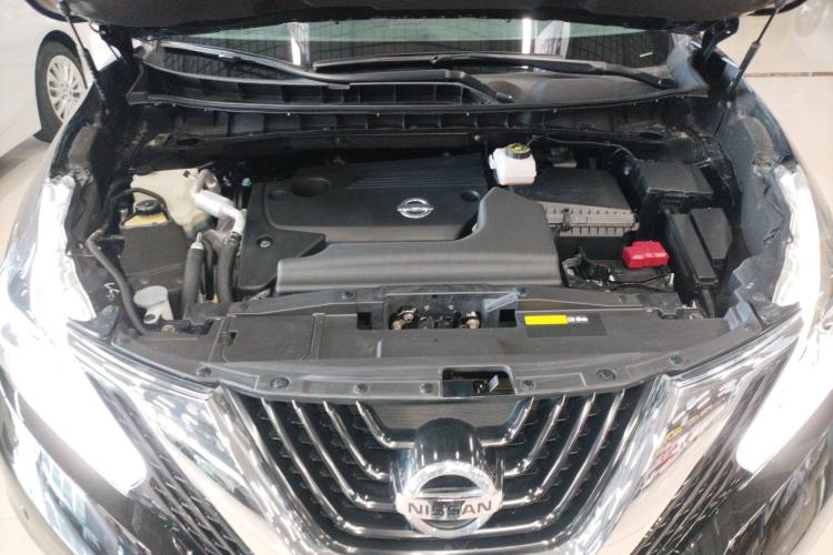 Used Nissan Murano 2019 2.5L XL Two-Wheel Drive Smart Connect Luxury Edition China VI Standard Engine Bay