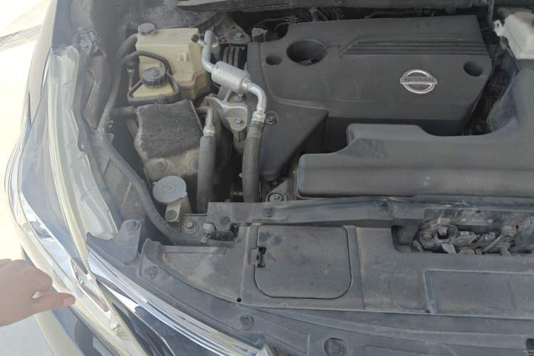 Used Nissan Murano 2019 2.5L XE Two-Wheel Drive Elite Version China VI Standard Engine Bay Right