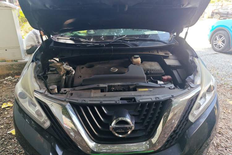 Used Nissan Murano 2019 2.5L XL Two-Wheel Drive Smart Connect Luxury Edition China VI Standard Engine Bay