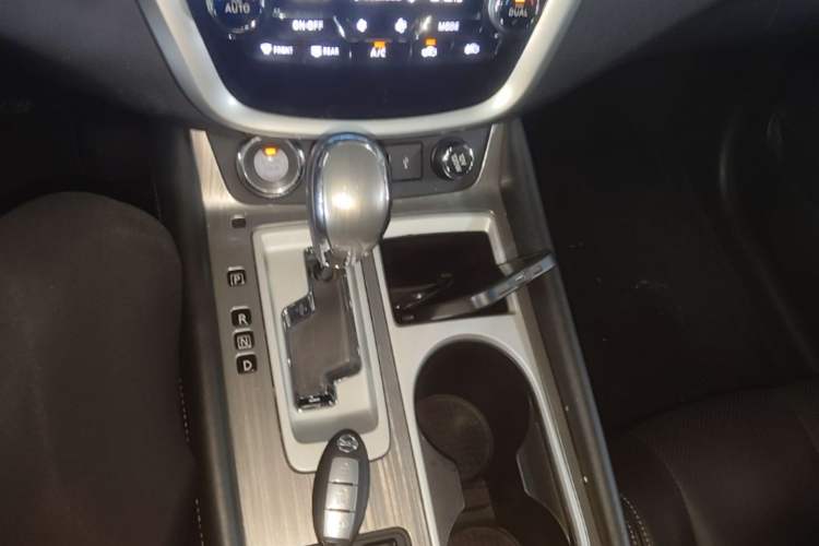 Used Nissan Murano 2019 2.5L XL Two-Wheel Drive Smart Connect Luxury Edition China VI Standard Gear Lever