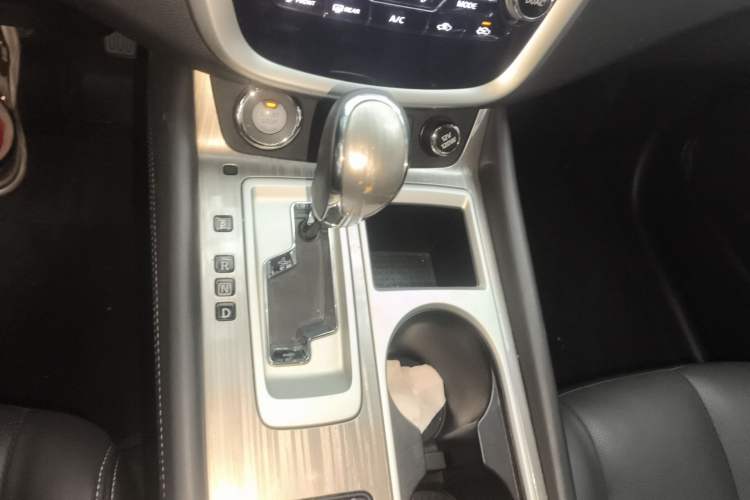Used Nissan Murano 2019 2.5L XL Two-Wheel Drive Smart Connect Luxury Edition China VI Standard Gear Lever